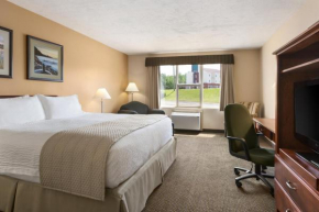  Days Inn & Suites by Wyndham Moncton  Монктон